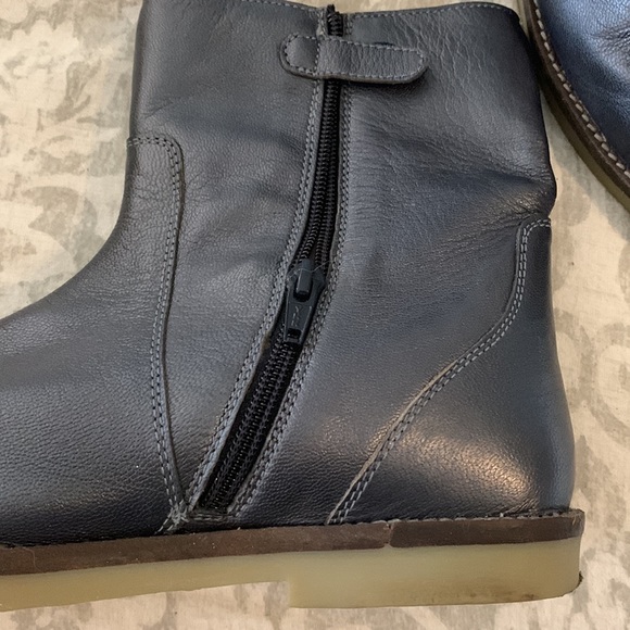 Lands End booties. Girls US 7, Ladies 8.5 grey - Picture 2 of 4